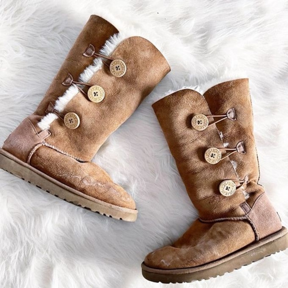 UGGS bailey button boots *very worn*